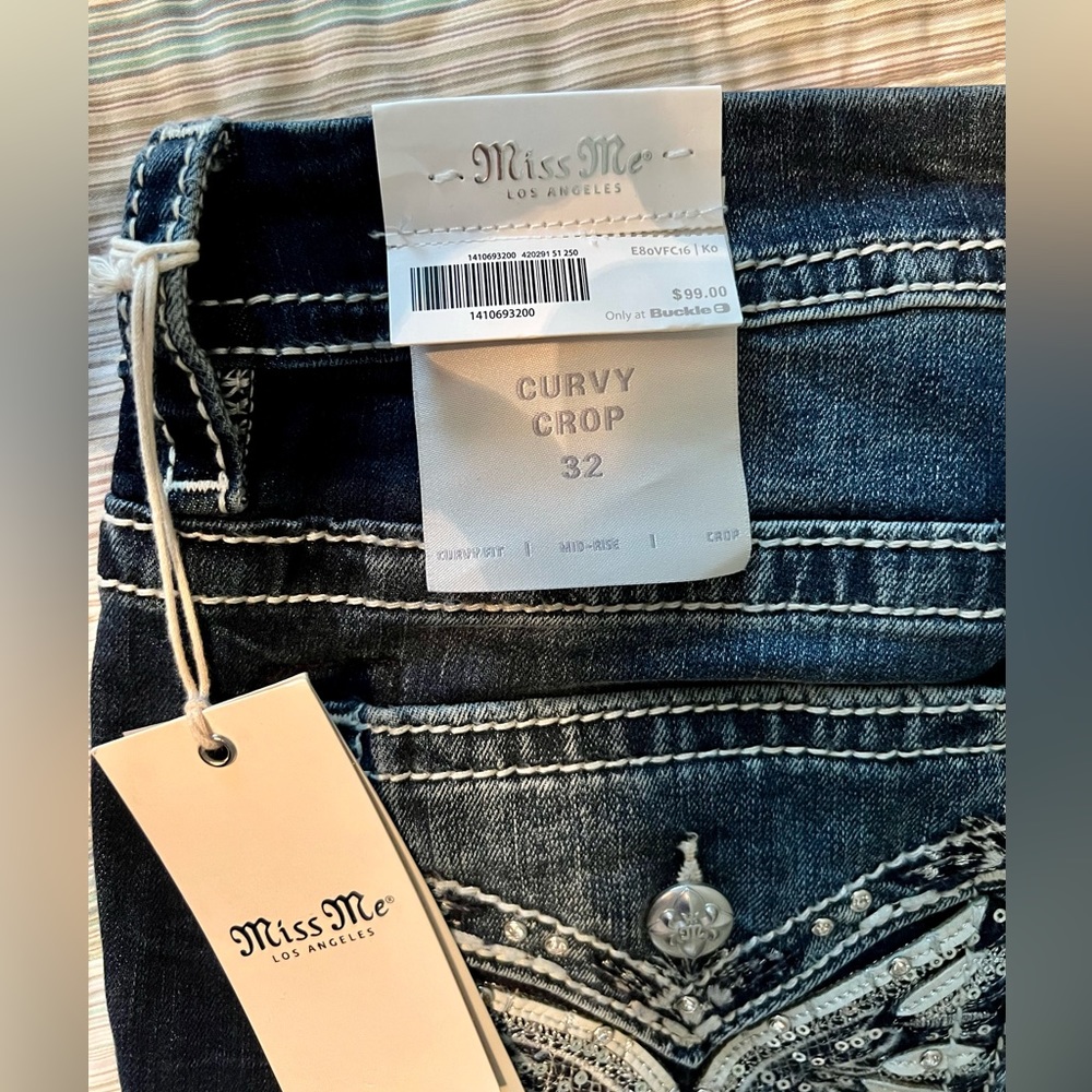 Miss Me Curvy Crop Jeans